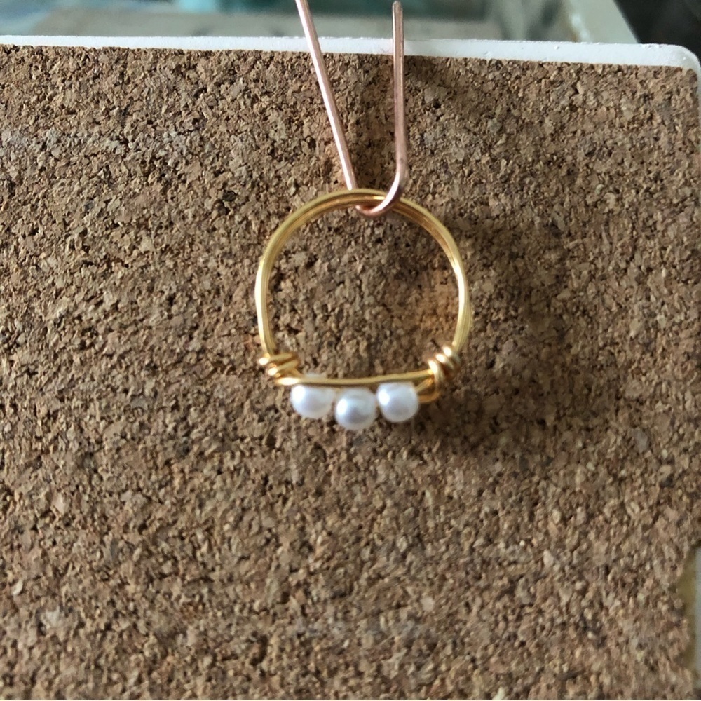 Handmade gold and white worry ring in size 6